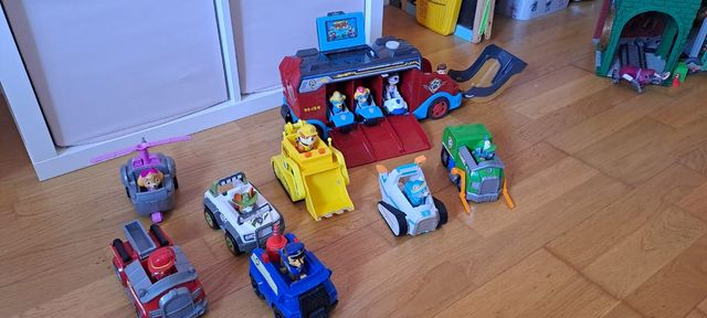 Patrulla canina autobús y coches