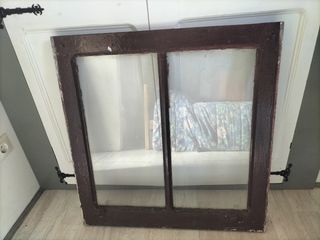 Hoja de ventana de madera antigua