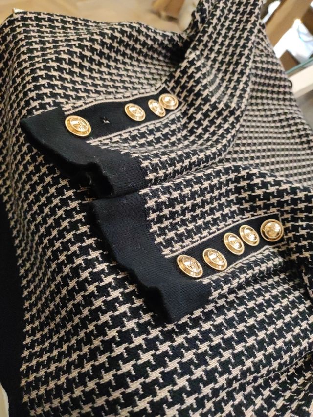 JERSEY PUNTO ESTAMPADO BOTONES DORADOS