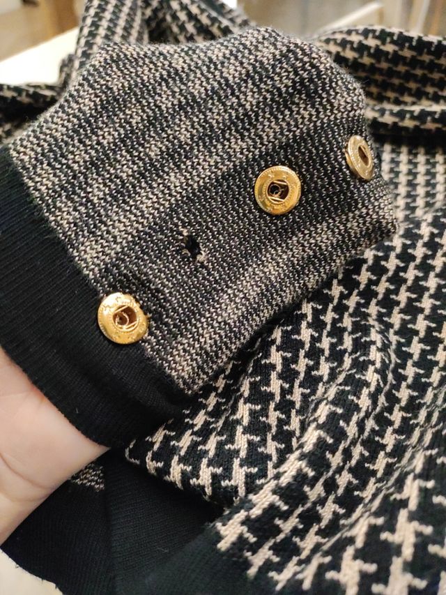 JERSEY PUNTO ESTAMPADO BOTONES DORADOS