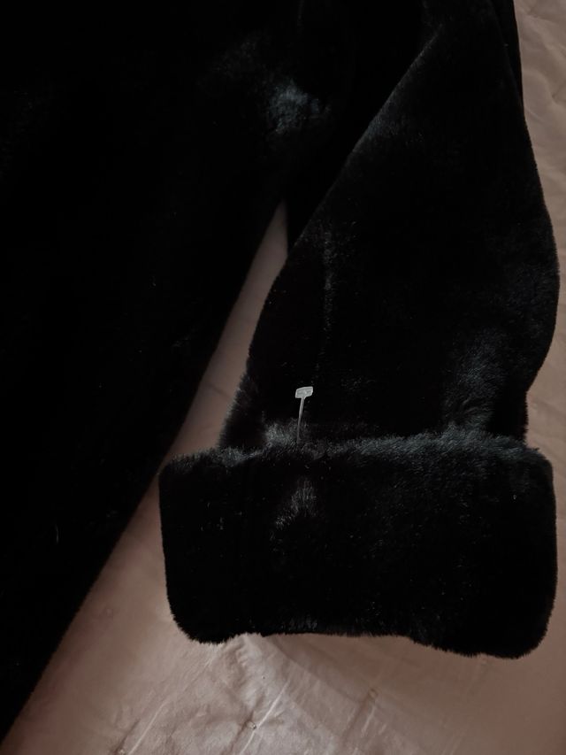 Abrigo mutón negro piel sintética