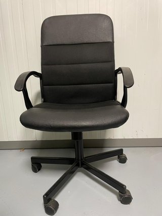 Sillas de oficina seminuevas , grises y  negras