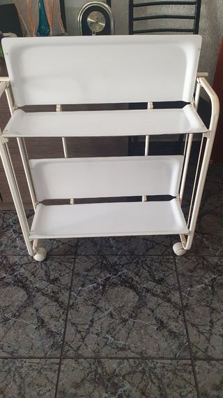 Mesa camarera pegable