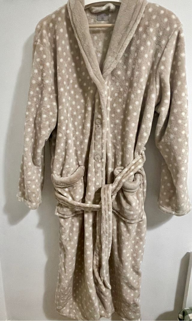 Bata larga de lunares, nueva