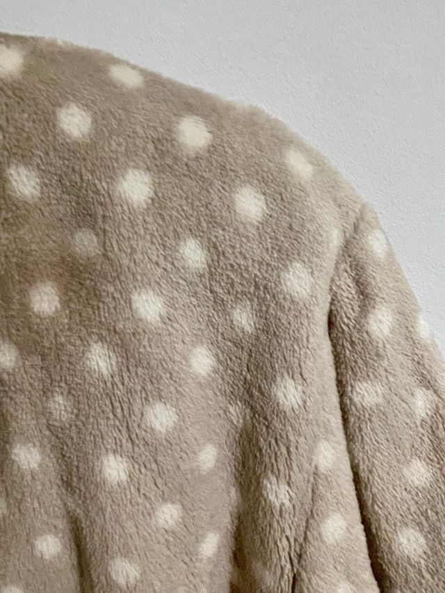 Bata larga de lunares, nueva