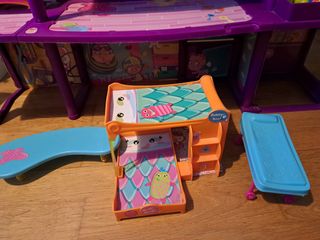 Casa de las Bellie. Bellies house.