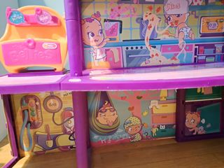 Casa de las Bellie. Bellies house.