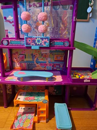 Casa de las Bellie. Bellies house.