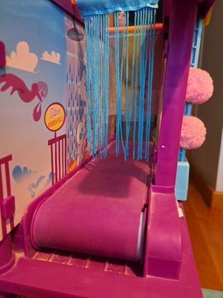 Casa de las Bellie. Bellies house.