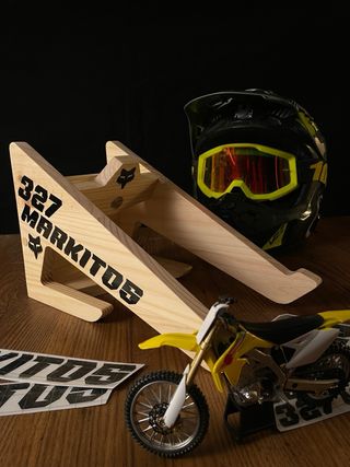 Soporte casco multi-funcion en madera