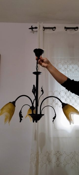 Lámpara de techo rústica.