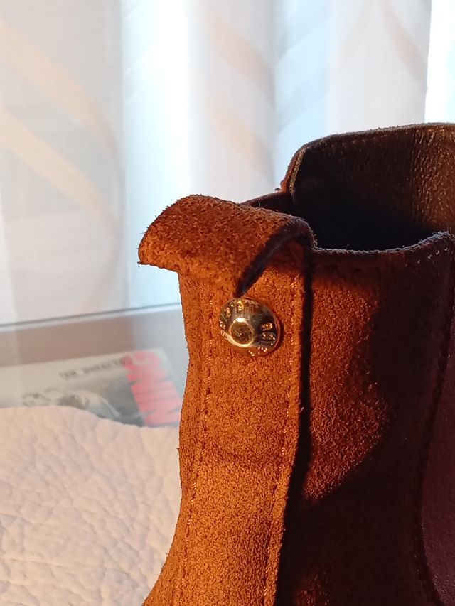 Botas ante,Alpe woman