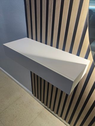 Estante pared con cajón blanco