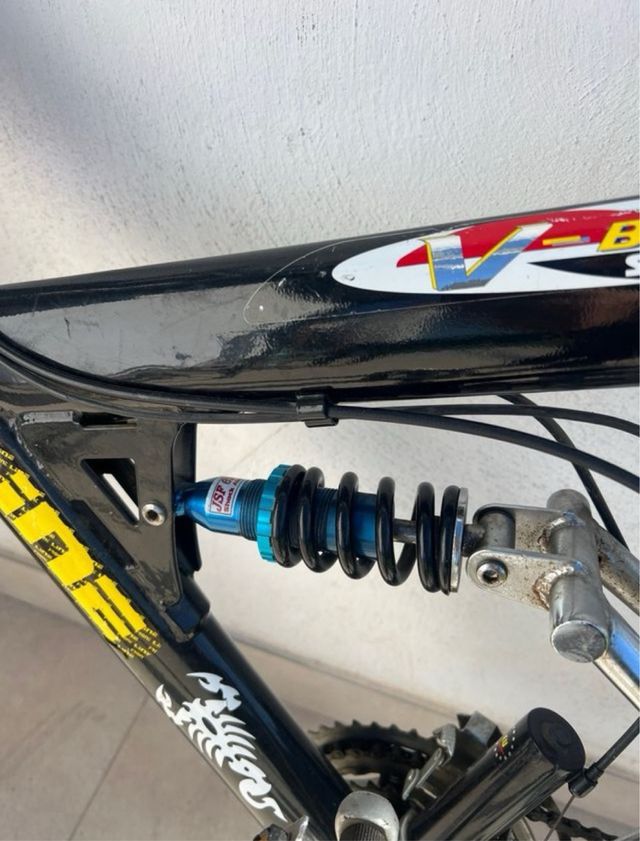 Bicicleta V brakes system