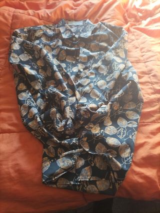 Camisa tipo seda talla L manga larga