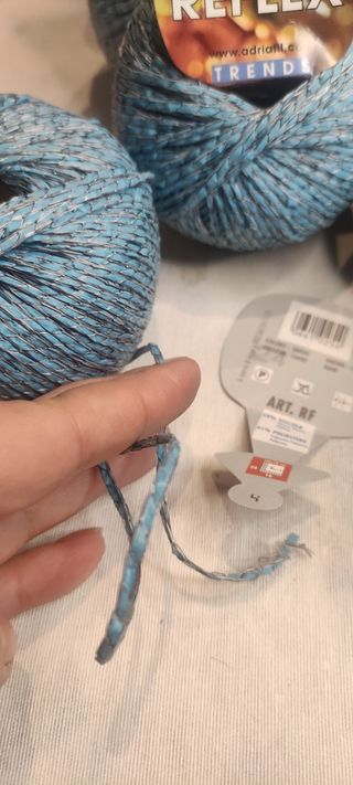 Lotto 10 PZ. Lana reflex celeste adriaf