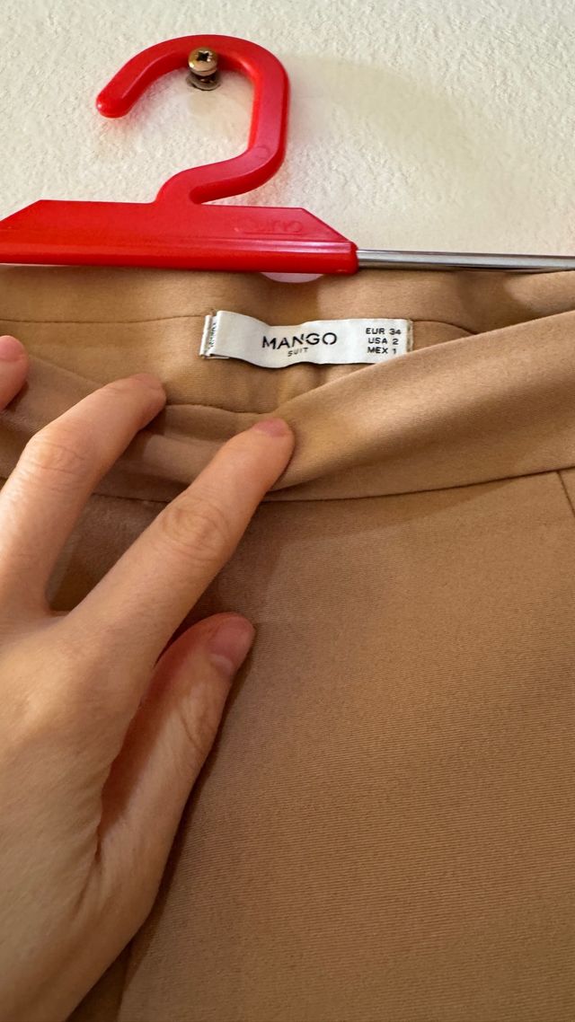 Pantalones suit de Mango tipo chino