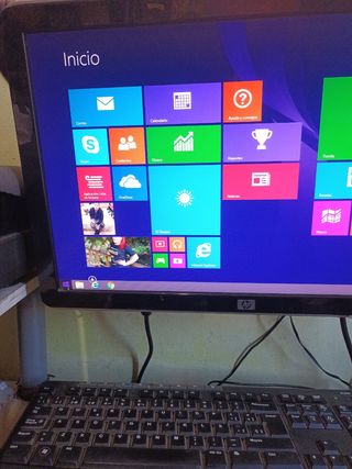 ordenador lenovo plano sobremesa