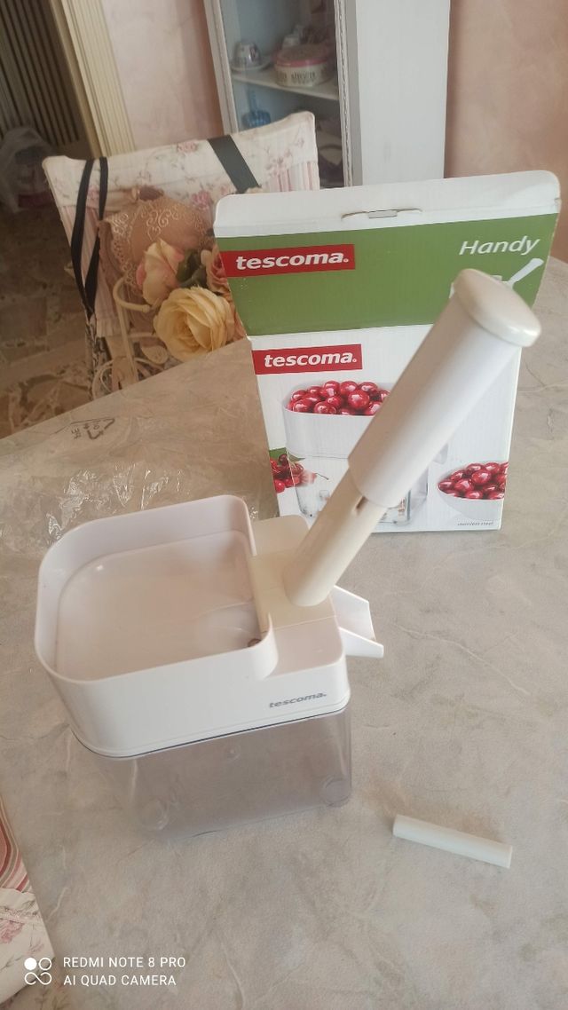 Tescona snocciolatore per ciliegie