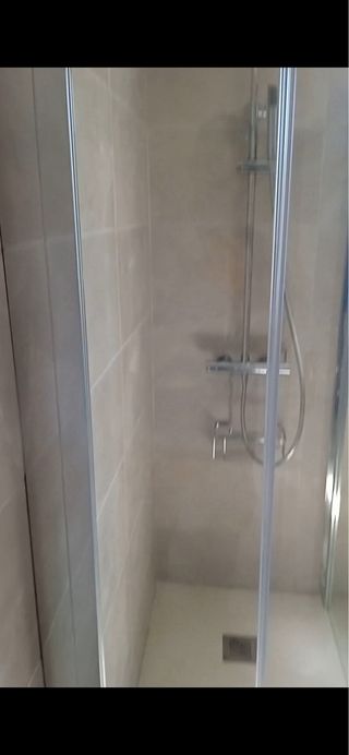 Reforma de baños  y
Reformas integras 