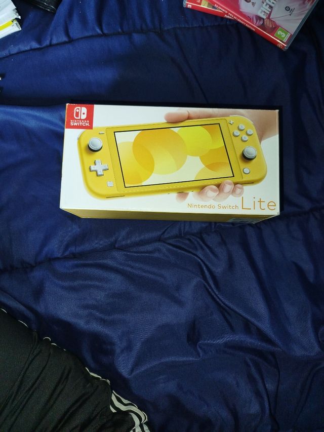 Nintendo Switch lite amarilla