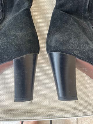 Botas altas negras con tachas