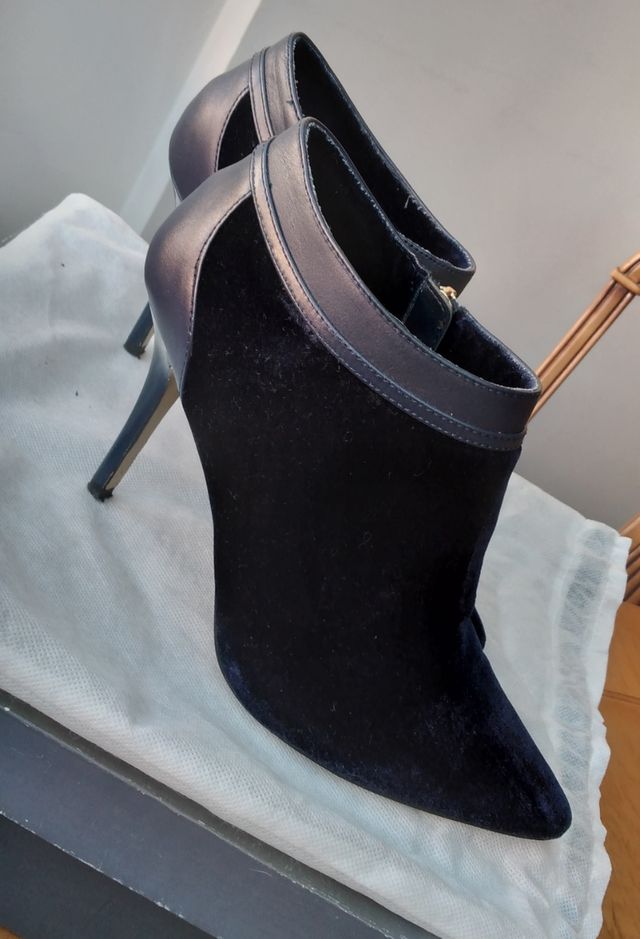 Zapato abotinado, terciopelo azul