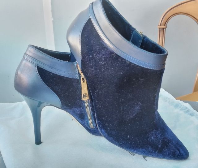 Zapato abotinado, terciopelo azul