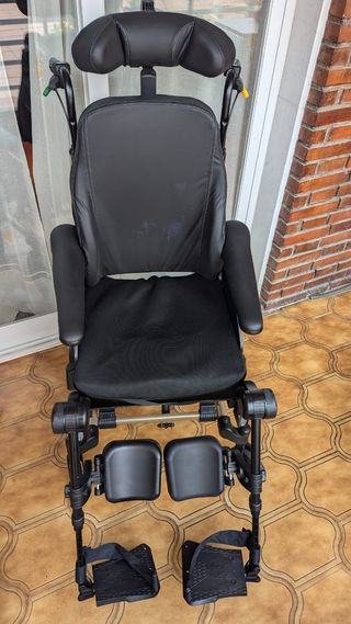 Silla de ruedas basculante