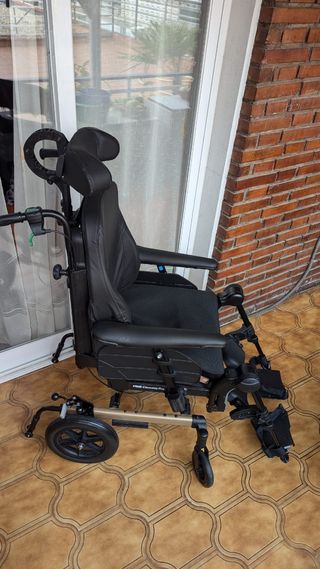 Silla de ruedas basculante