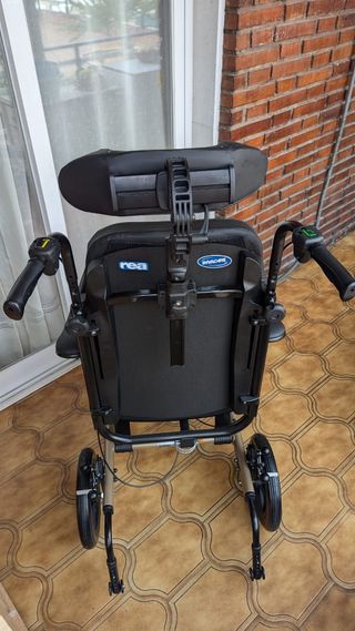 Silla de ruedas basculante