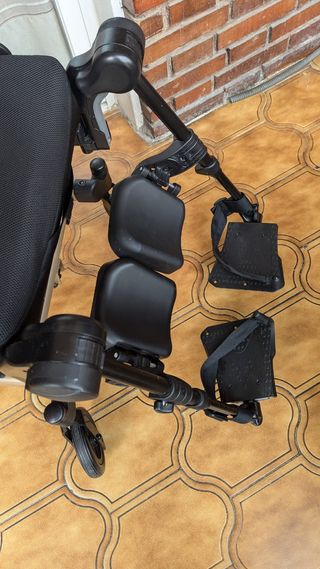 Silla de ruedas basculante