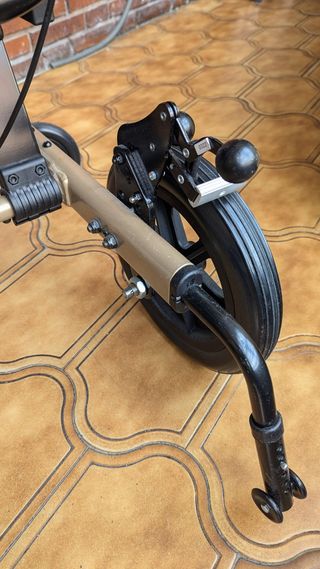 Silla de ruedas basculante