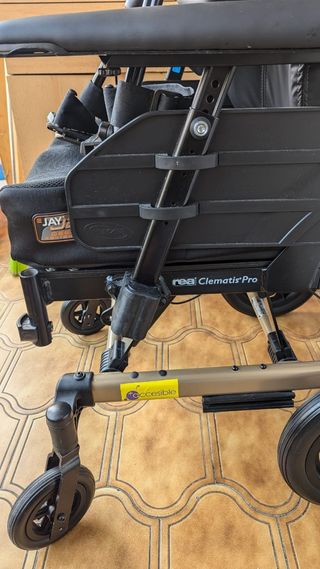 Silla de ruedas basculante