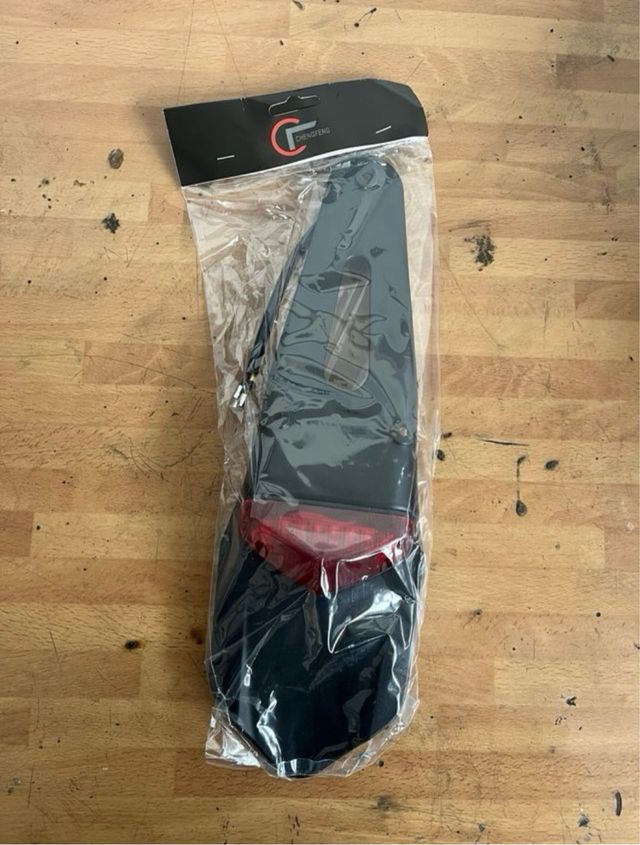 PORTAMATRICULAS UNIVERSAL LED CORTO A ESTRENAR