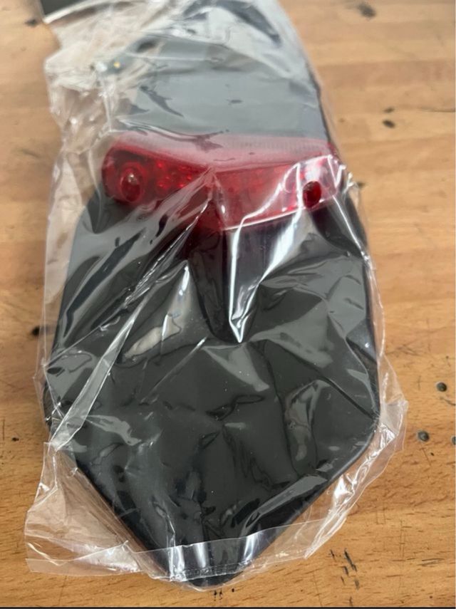 PORTAMATRICULAS UNIVERSAL LED CORTO A ESTRENAR