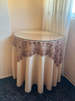 Mesa camilla con faldas y cristal protector a