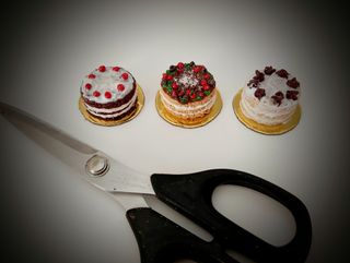 Tarta de arcilla polimérica en miniatura 
