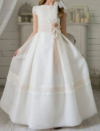 Vestido de Comunión marca Marla.