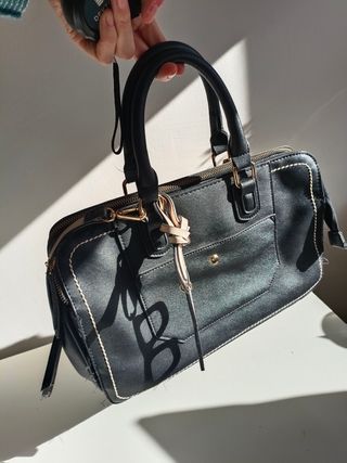 Bolso negro con costuras crema Parfois