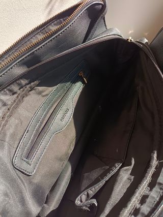 Bolso negro con costuras crema Parfois