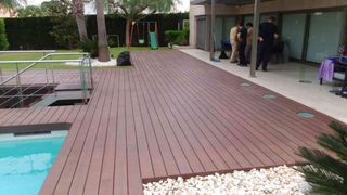 INSTALÓ PARQUET EXTERIOR