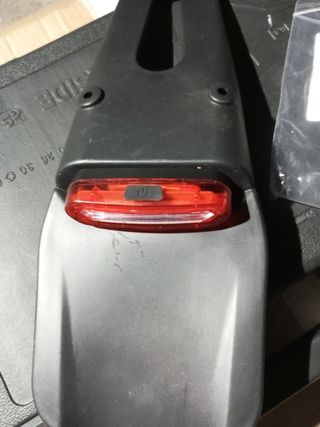 Porta matrículas con luz recargable