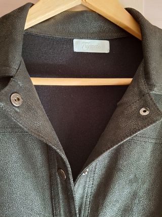 Sobrecamisa "Tripode"