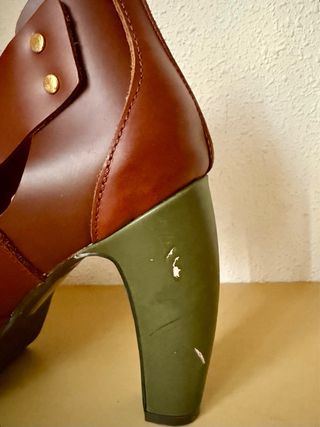Zapato de tacon de Adolfo Dominguez