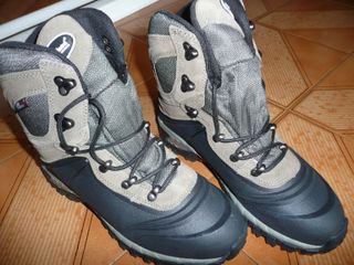 Botas de montaña  del nº 41  “totalmente nuevas "