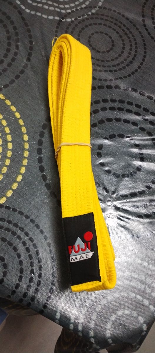 Cinturón amarillo artes marciales