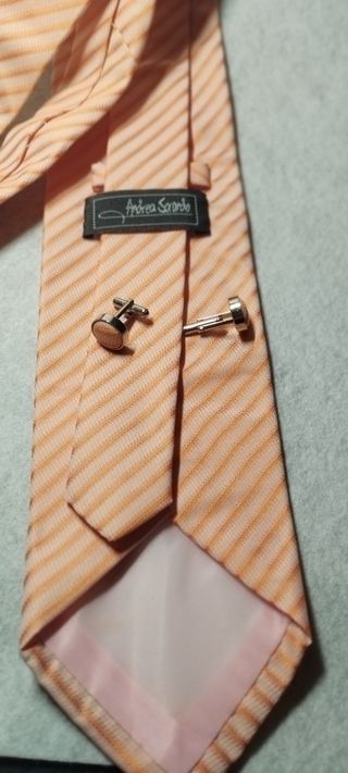 Corbata y Gemelos.