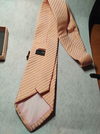 Corbata y Gemelos.