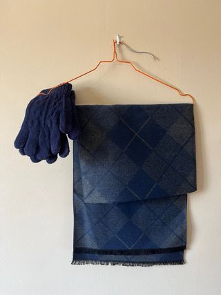 Bufanda y guantes